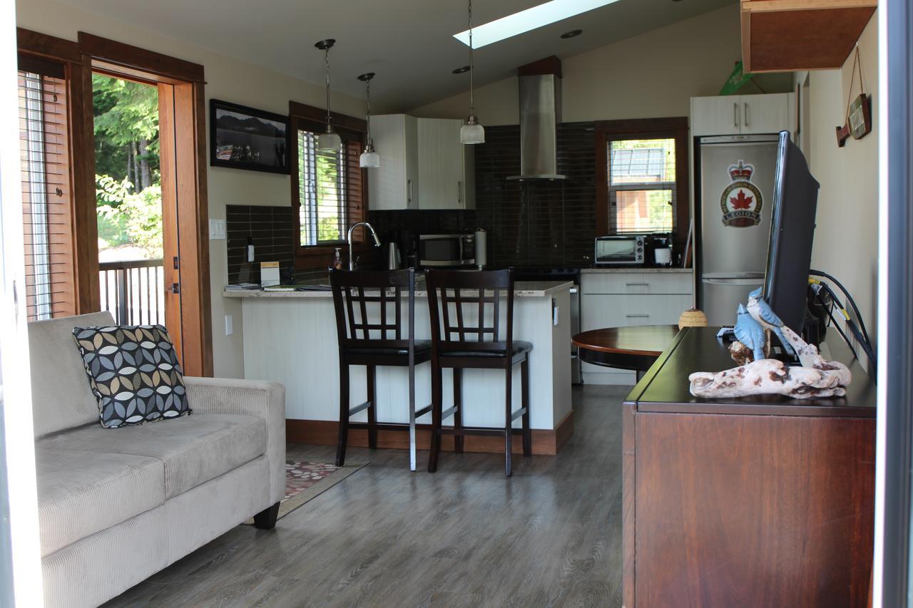 Tilby'S Rainbow Cottage Port Renfrew Exterior foto